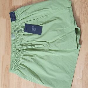 VRST Men's 5'' Everyday Short Size M Green Seedling NWT UV50+ Zip Pocket NWT